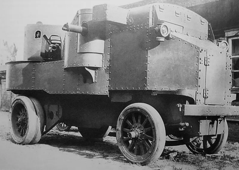 Бронеавтомобиль Путиловского завода на шасси "Гарфорд", вооруженный 76,2-мм противоштурмовой пушкой обр. 1910 г.