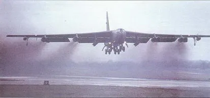 Модификация B-52F первой получила подкрыльевые пилоны для фугасных бомб М117.