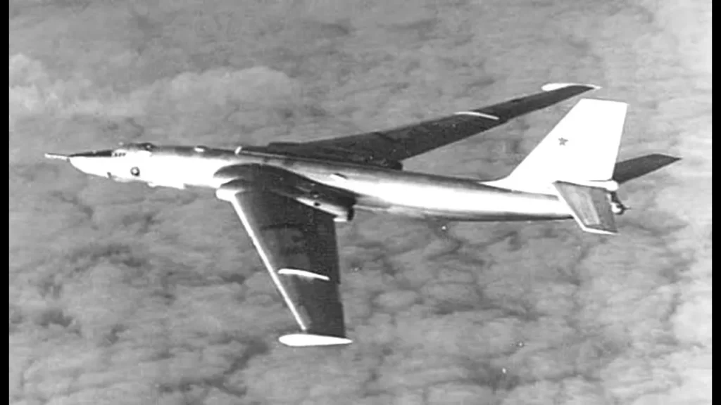 За необычный внешний вид самолет ЗМ в войсках прозвали "стилягой"