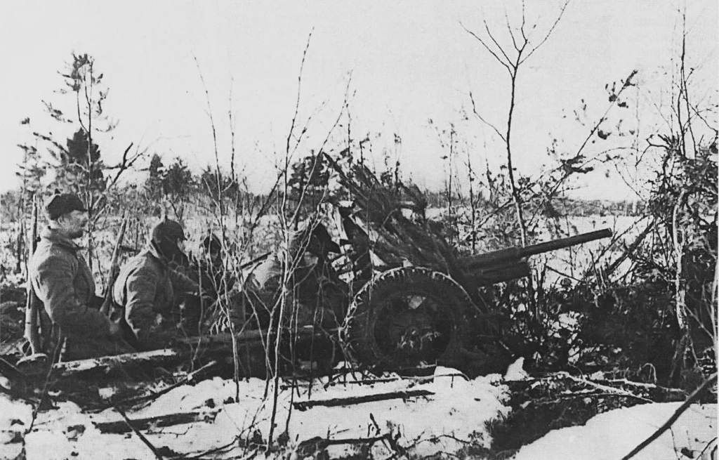 После упорных боев войска РККА были вынуждены перейти к обороне.