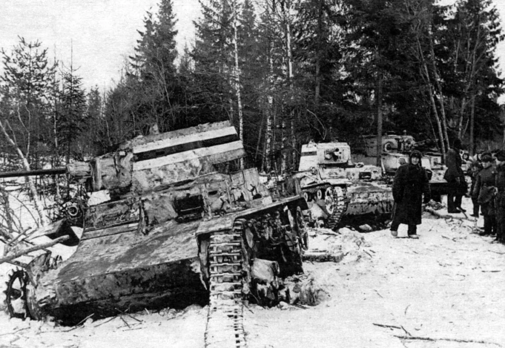 Уничтоженные советские танки.