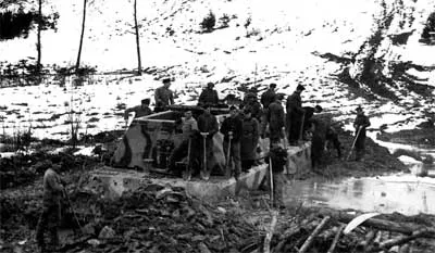 ЧП во время испытаний «Мауса» в Бёблингене. 16 марта 1944 года, при попытке преодолеть вязкий участок грунта танк безнадежно застрял. Спасательная операция с привлечением личного состава 7-го запасного танкового батальона завершилась успешно, после чего танк еще долго очищали от грязи.