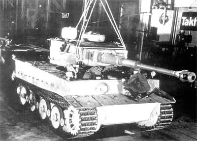 Окончательная сборка тяжелых танков «Тигр» велась на заводе фирмы Вегманн. Данный снимок сделан в 1943 г.