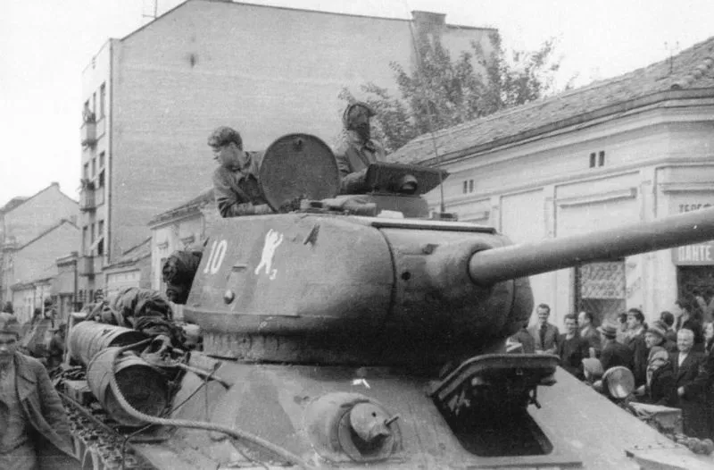 Танк Т-34-85 из 3-го батальона 36-й гвардейской танковой бригады в Белграде.