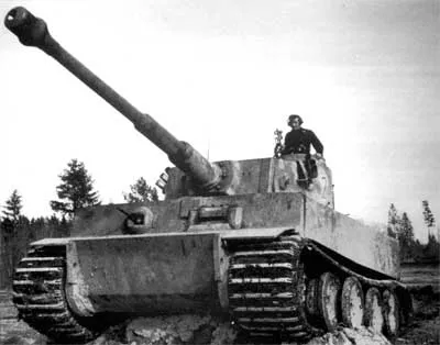 Танк «Тигр» угрожающе выглядит даже на фотографии. На снимке - машина с бортовым номером «2» из 502-го батальона. Снимок сделан весной 1943 г.