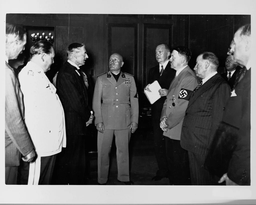 Участники мюнхенского сговора: Геринг, Чемберлен, Муссолини, Гитлер и Даладье